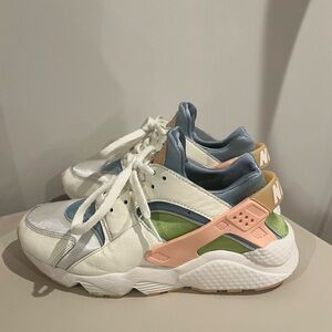 Nike Air Huarache Women’s Size 9 White Blue Green Sneakers